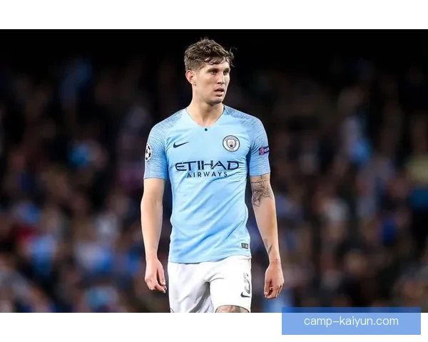 斯通斯在本赛季球队贡献明显，状态回暖成为防线核心。